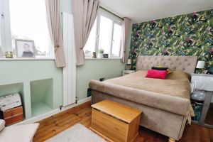 CHURCHILL CLOSE- click for photo gallery